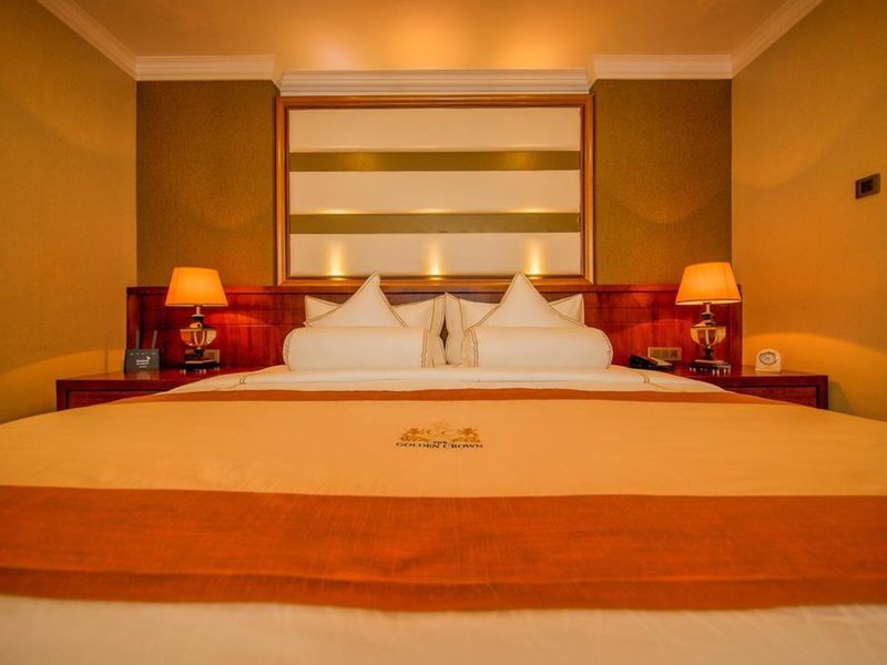 The Golden Crown Hotel 44