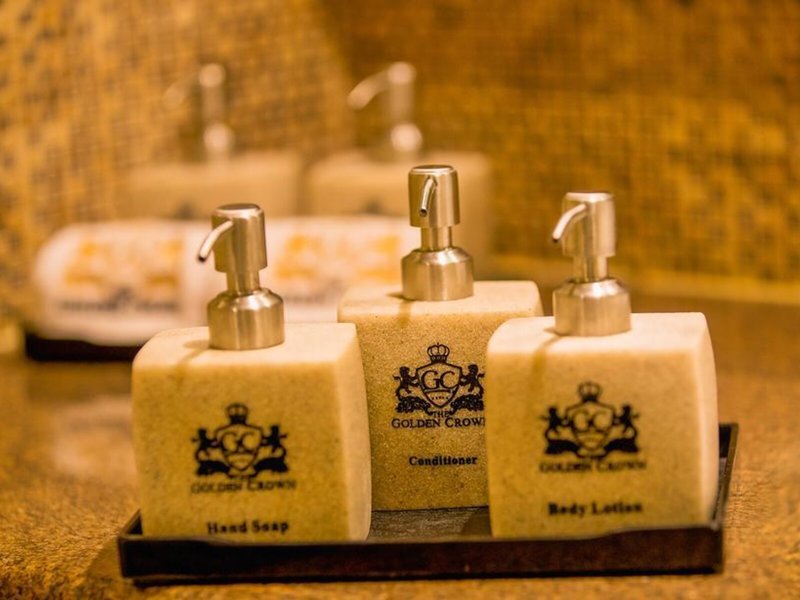 The Golden Crown Hotel 45