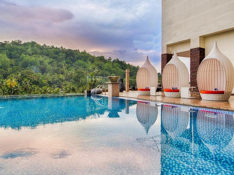 The Golden Crown Hotel 7