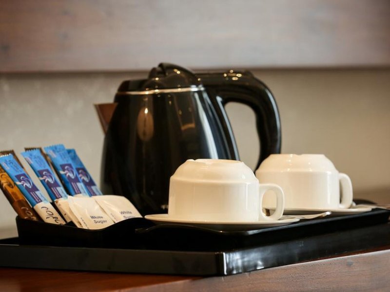 The Golden Crown Hotel 41
