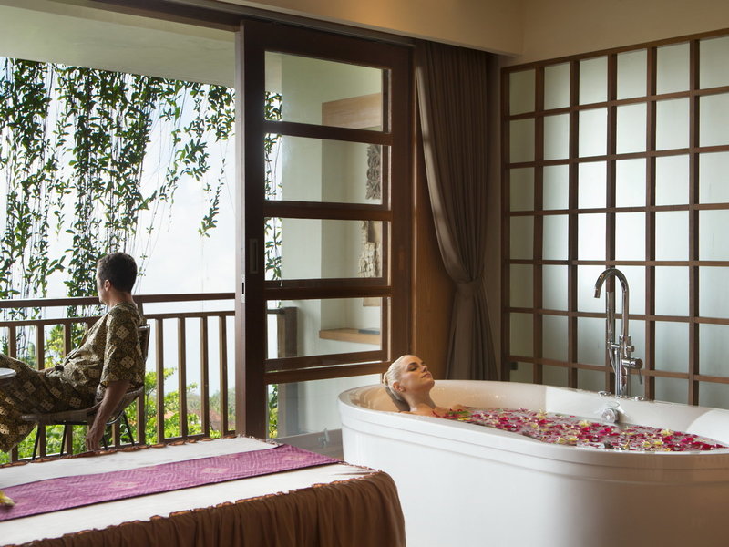 Ubud Village Hotel 11