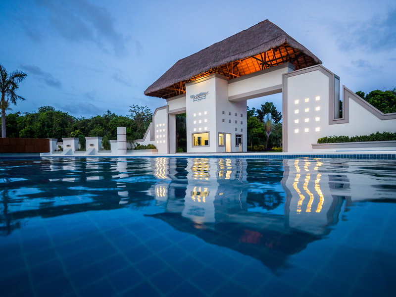 BlueBay Grand Esmeralda 2