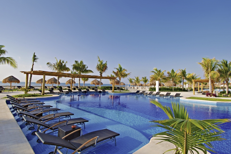 Bluebay Grand Esmeralda 11