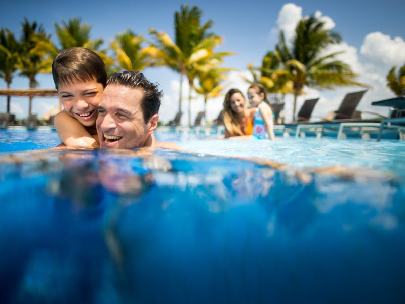 Bluebay Grand Esmeralda 11