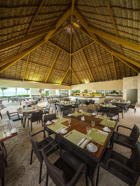 Bluebay Grand Esmeralda 15