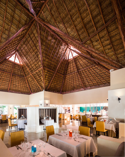 Bluebay Grand Esmeralda 16