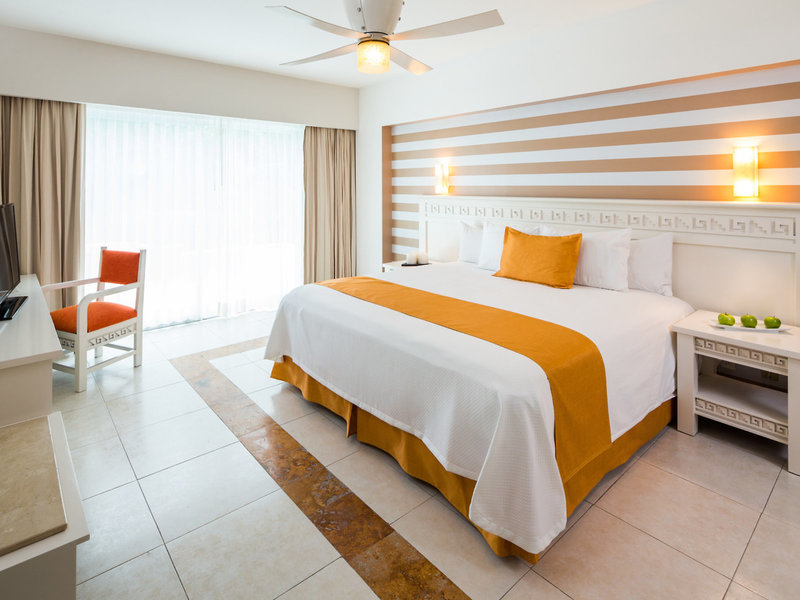 Bluebay Grand Esmeralda 25