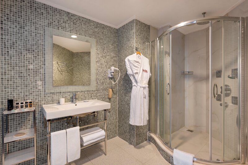 Limak Lara de Luxe & Resort 67 - Bathroom Example