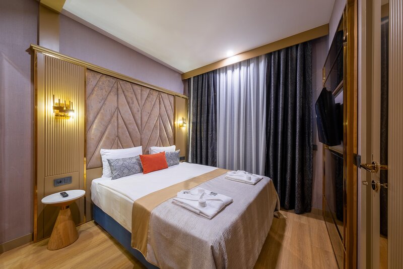 Lago Hotel 77