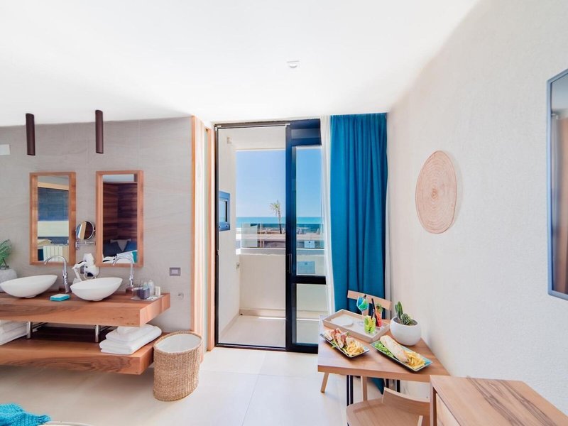 Cumeja Beach Club & Hotel 34 - Room Example