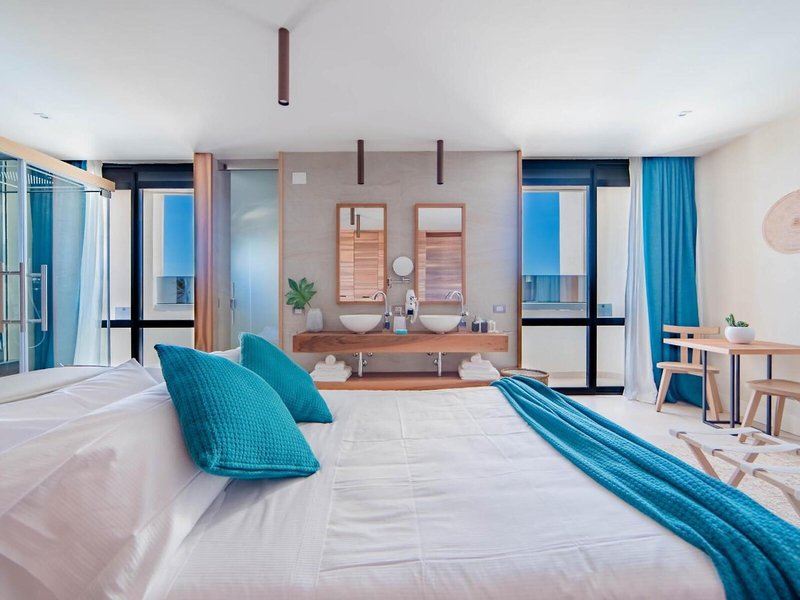 Cumeja Beach Club & Hotel 37 - Room Example