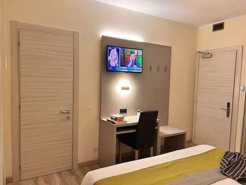 Hotel Aurora Mestre 1 - Room Example