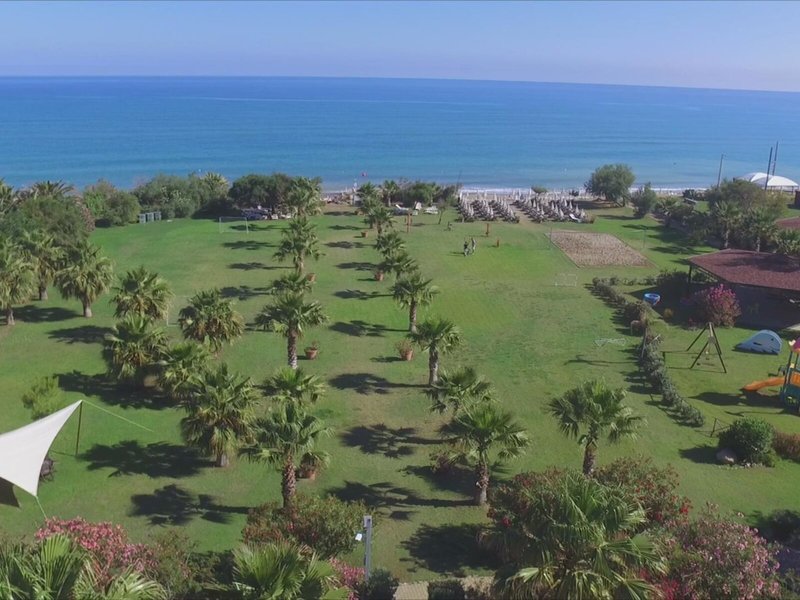 Acacia Resort 9