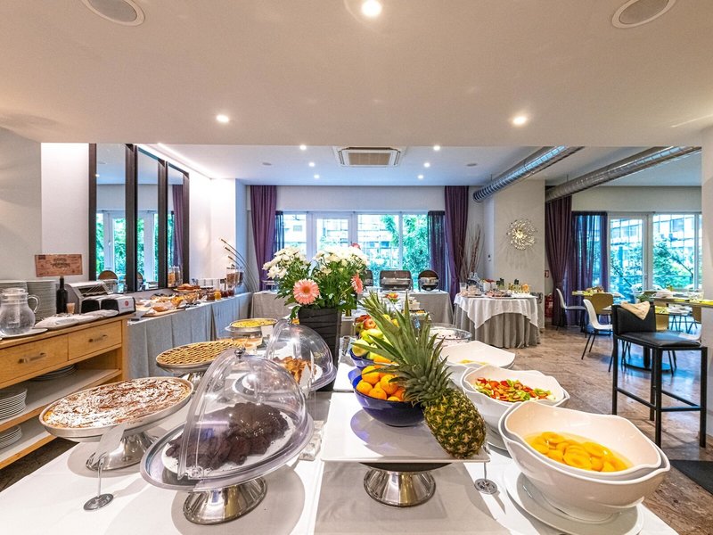 Polis Grand 4 - Restaurant