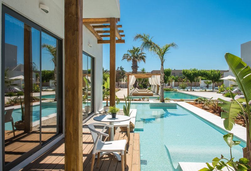 Paralos Lifestyle Beach 44