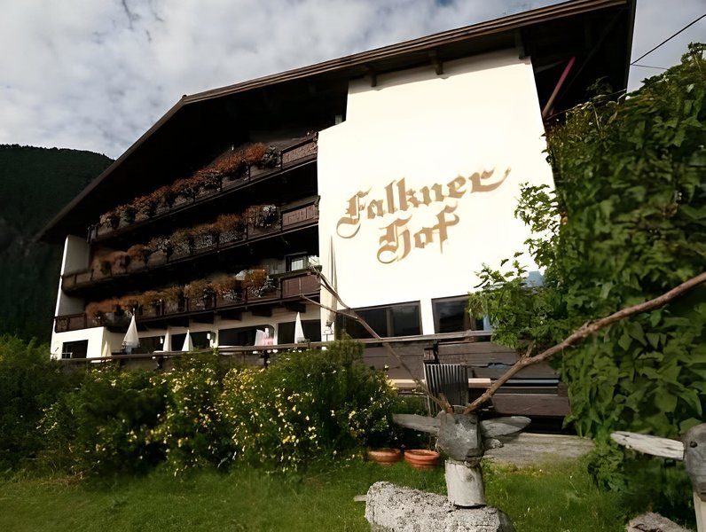 Falknerhof 1