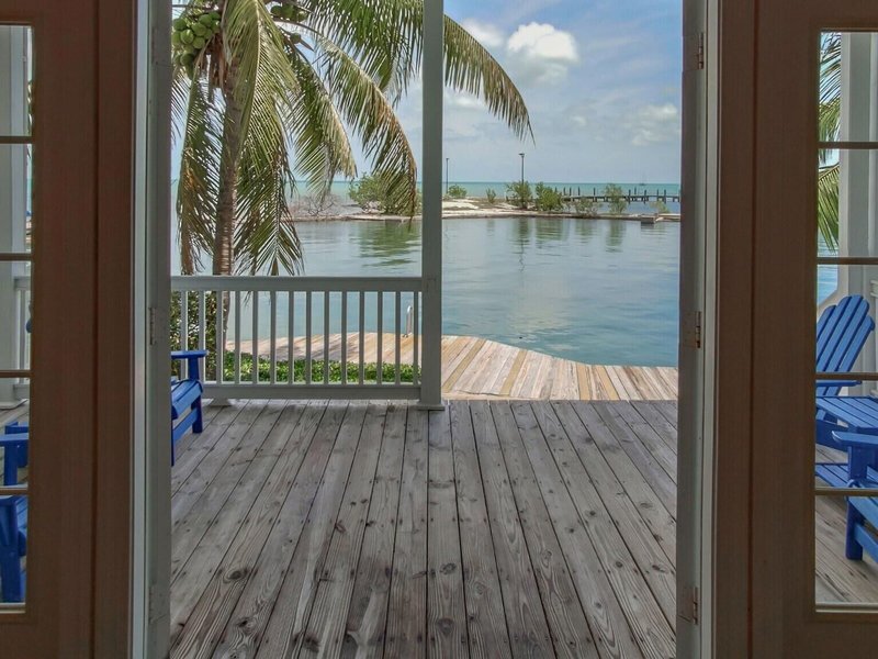 Tranquility Bay Beachfront Resort 3