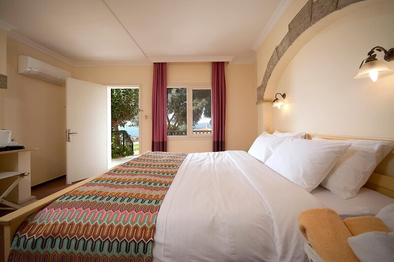 Maya Bistro Hotel Beach 36