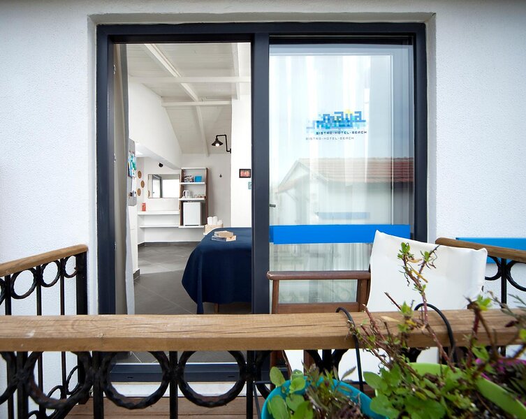 Maya Bistro Hotel Beach 58