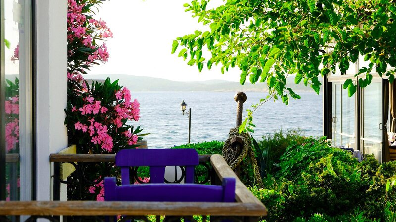 Maya Bistro Hotel Beach 77