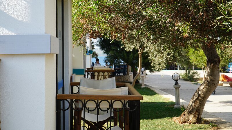 Maya Bistro Hotel Beach 87