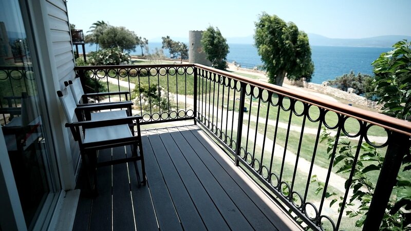 Maya Bistro Hotel Beach 8