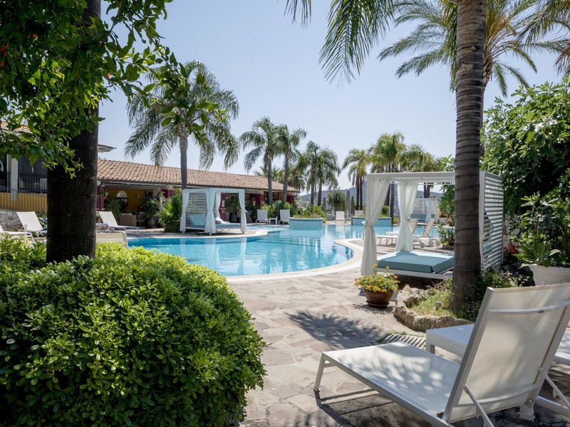 Cruccuris Resort 9