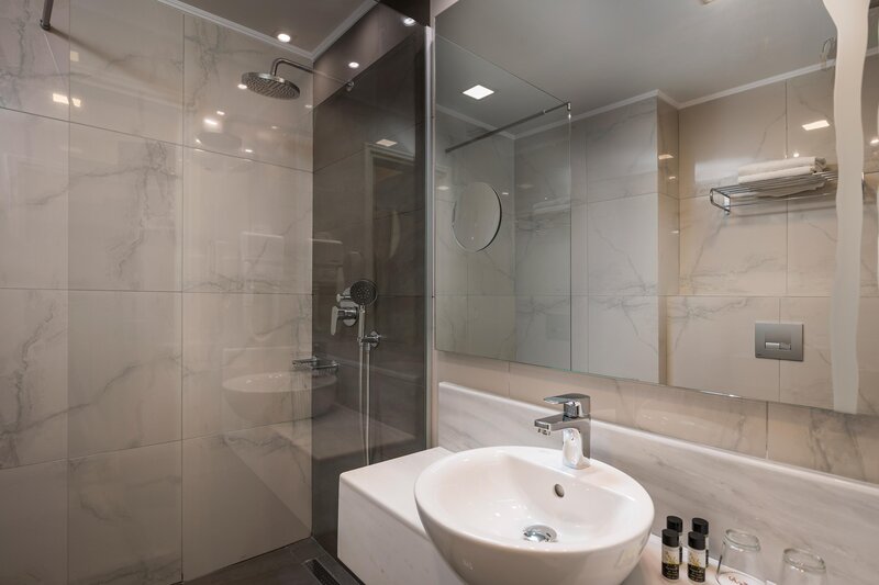 Vantaris Garden 42 - Bathroom Example