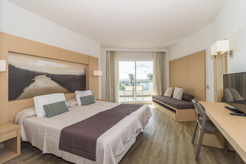 Eix Lagotel Hotel & Apartamentos 79