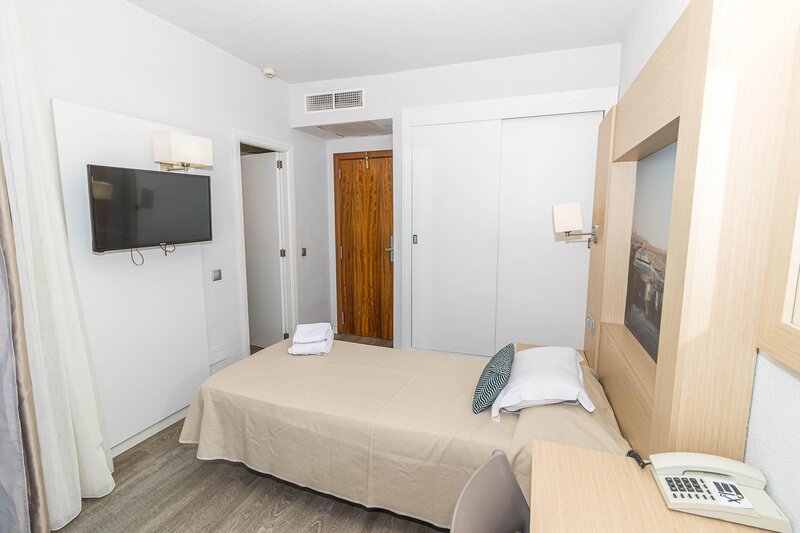 Eix Lagotel Hotel & Apartamentos 81