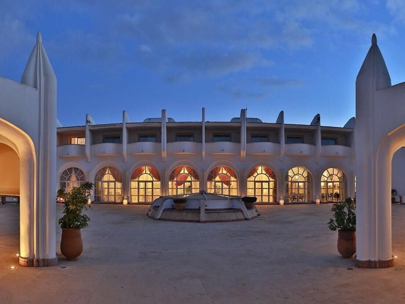 Amphitrite Palace Beach Hotel & Convention Centre 3