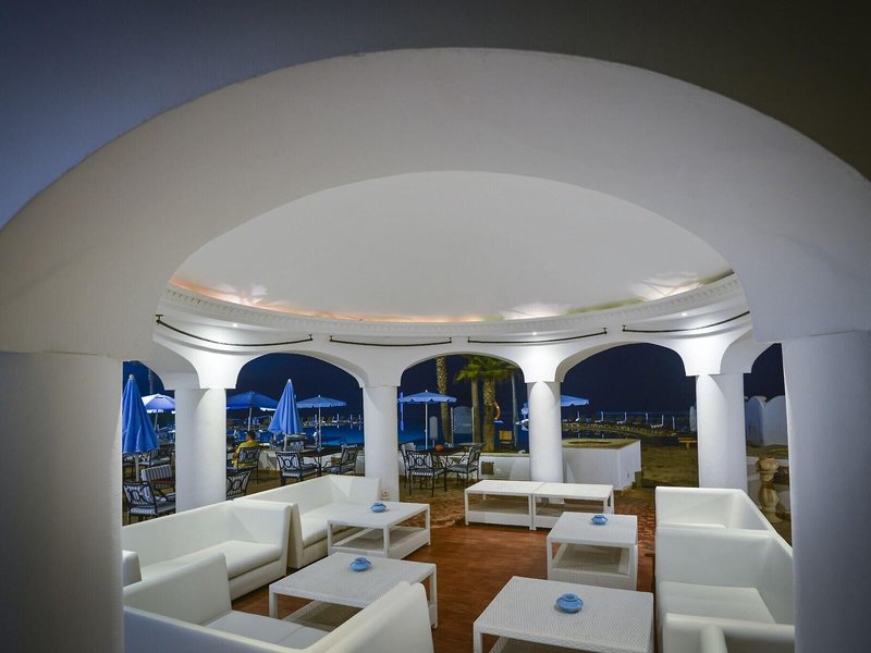 Amphitrite Palace Beach Hotel & Convention Centre 34