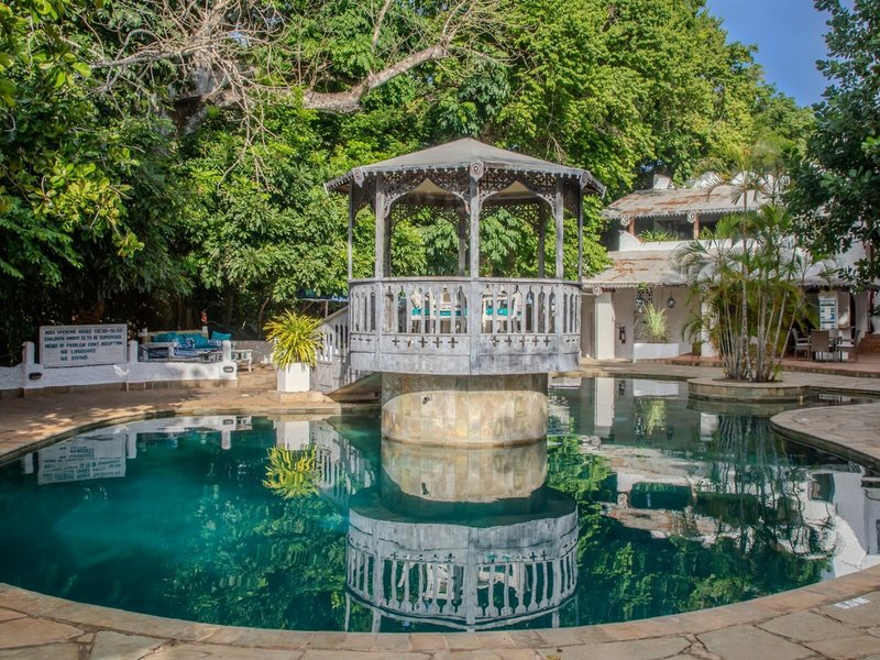 Nomad Beach Resort 5