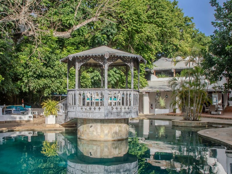 Nomad Beach Resort 6