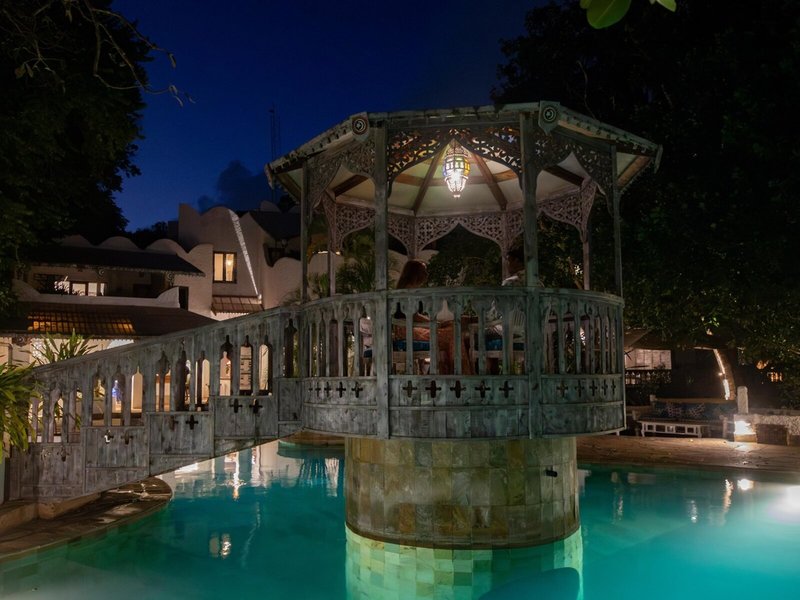 Nomad Beach Resort 8