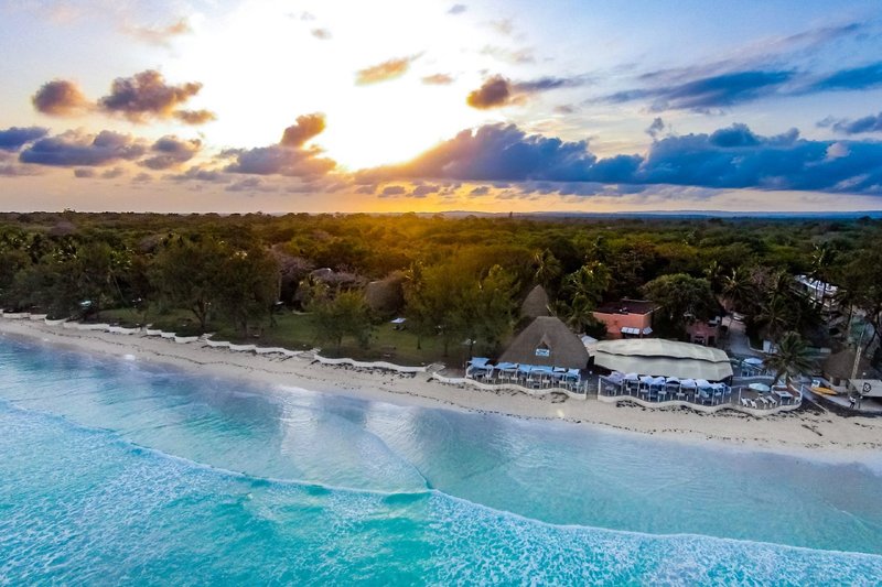 Nomad Beach Resort 7