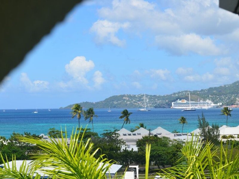 Blue Horizons Garden Resort 9