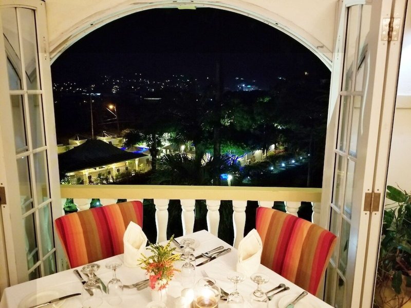 Blue Horizons Garden Resort 18