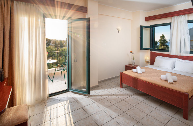 Zeus Kassandra Lagoon 9