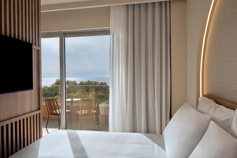 Zeus Kassandra Lagoon 61