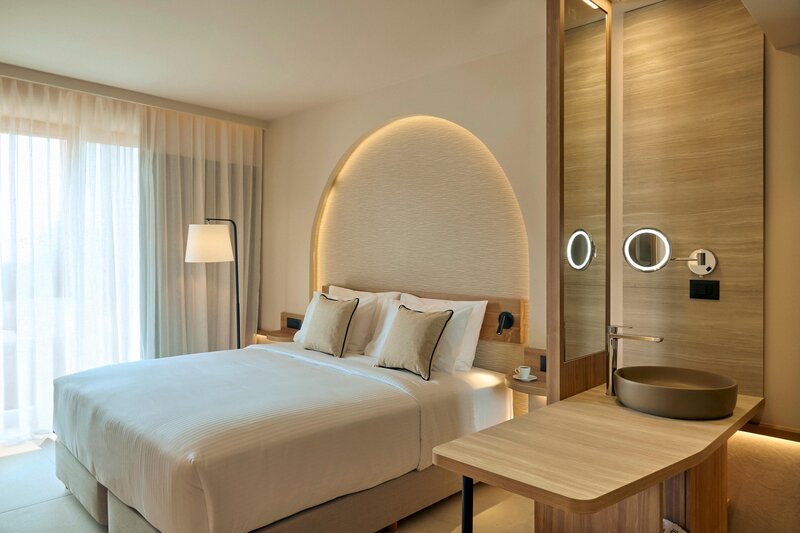 Zeus Kassandra Lagoon 64