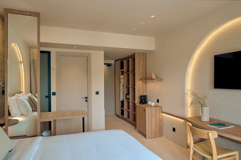 Zeus Kassandra Lagoon 66