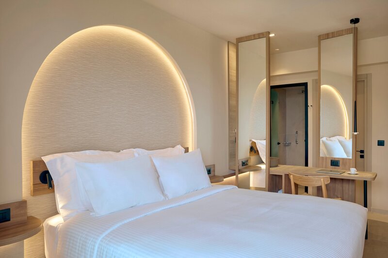 Zeus Kassandra Lagoon 77