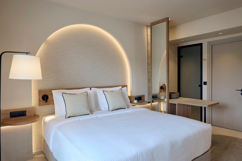 Zeus Kassandra Lagoon 79