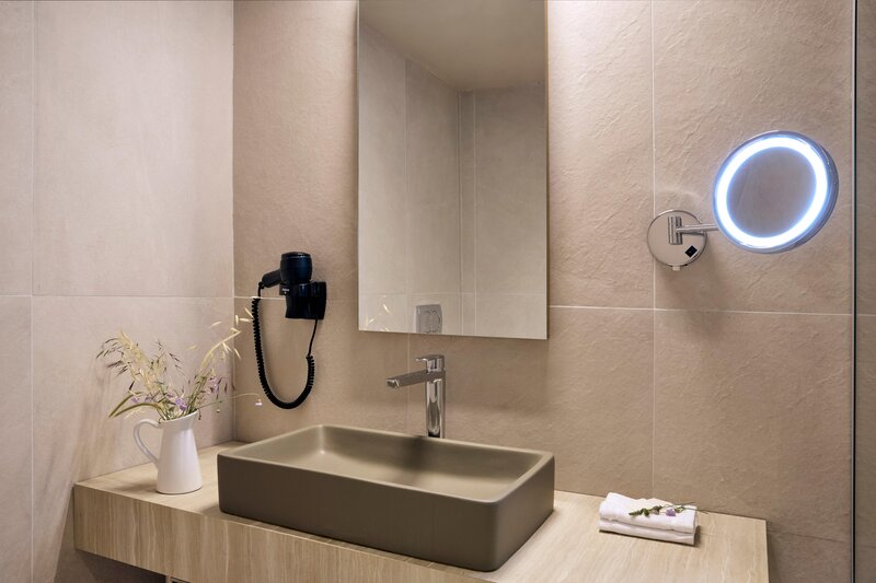 Zeus Kassandra Lagoon 85