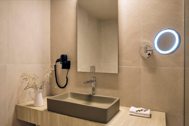 Zeus Kassandra Lagoon 90