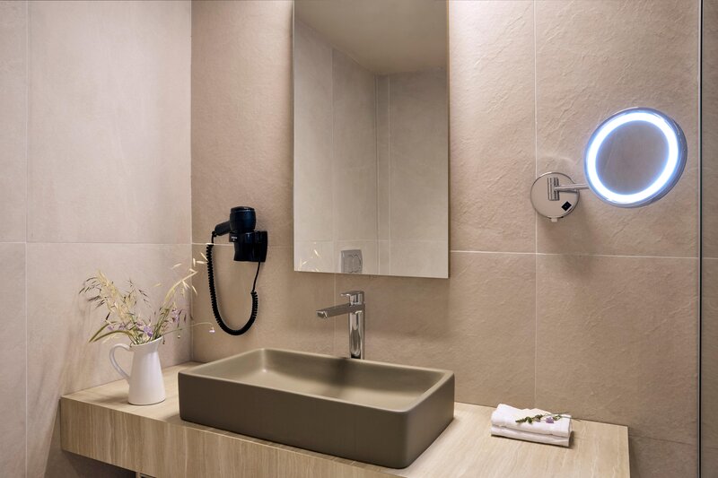 Zeus Kassandra Lagoon 96