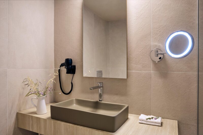 Zeus Kassandra Lagoon 98