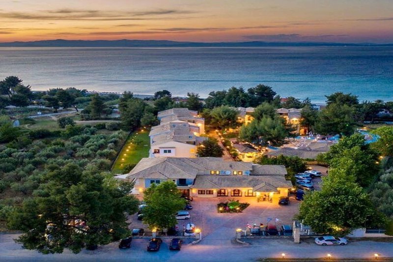 Zeus Kassandra Lagoon 1