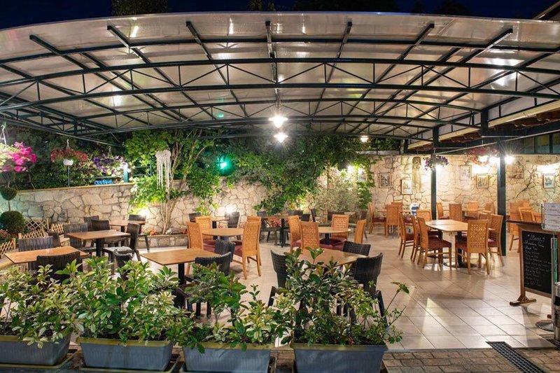 Zeus Kassandra Lagoon 7